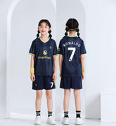 Kids’ Football Jersey & Shorts Set Manchester United - Cristiano Ronaldo