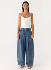 Zayn Pleated Jeans - Light Wash Blue
